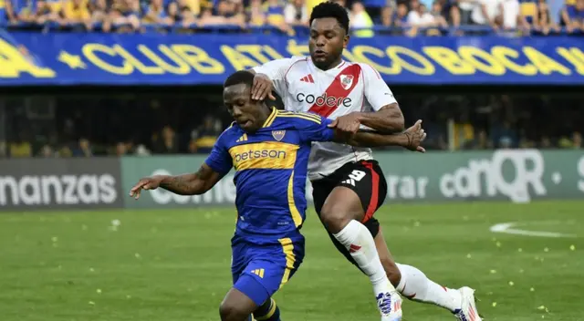 Luis Advíncula jugó hasta los 85 minutos en derrota ante River Plate Luis Advíncula jugó hasta los 85 minutos en derrota ante River Plate