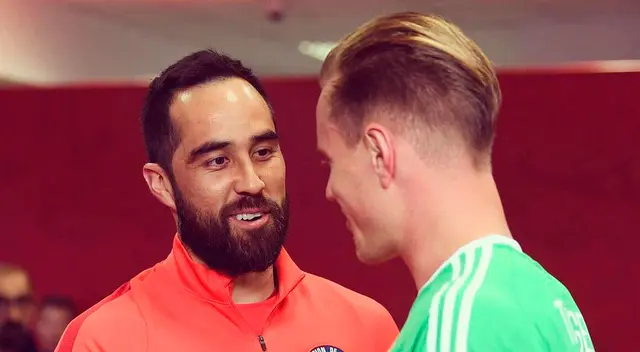 Claudio Bravo regresaría del retiro si Barcelona lo llama Claudio Bravo regresaría del retiro si Barcelona lo llama