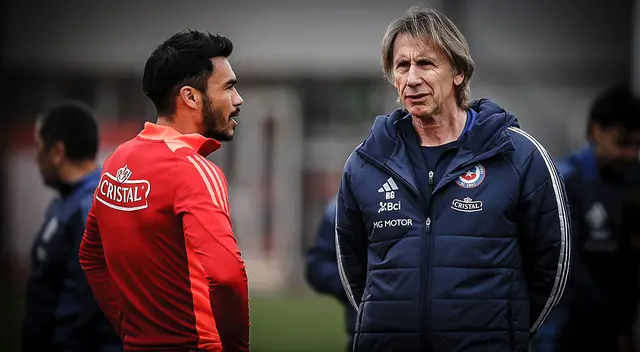 Ricardo Gareca y un nuevo plantel que cae abismalmente a lo que fue la generación de oro. Ricardo Gareca y un nuevo plantel que cae abismalmente a lo que fue la generación de oro.