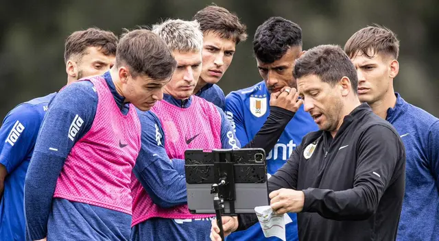 La seleción uruguaya prepara temible once para enfrentarse a Perú por Eliminatorias.