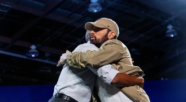 Obama rapea la letra de 'Lose Yourself' de Eminem en un mitin para apoyar a la candidata Kamala Harris. Obama rapea la letra de 'Lose Yourself' de Eminem en un mitin para apoyar a la candidata Kamala Harris.