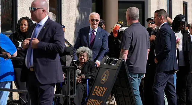 Joe Biden emitió su voto en Delaware a una semana de las elecciones presidenciales de EEUU.