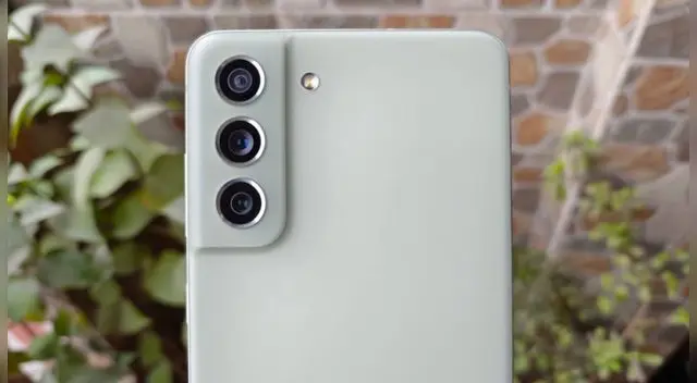Todas las características y precio del Galaxy S21 FE de Samsung, el smartphone gama alta más potente del 2021.
