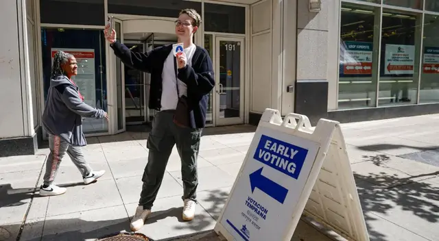 Estados Unidos: ¿En qué estados son legales tomar fotos o sacarte selfies electorales?