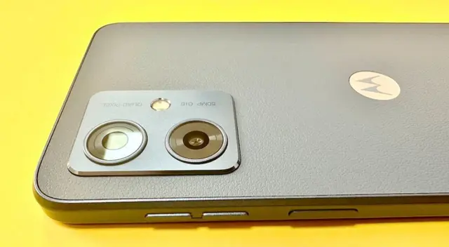 Este Motorola es uno de los más baratos que encontrarás en el mercado, por cuyo precio te llevas a casa un buen procesador, cámara de 50MP y batería de 5,000mAh para todo el día.