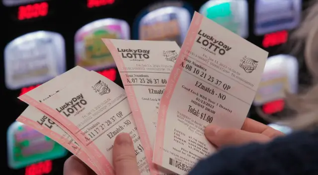 La ganadora, que optó por permanecer anónima, estaba en estado de shock al descubrir el premio a través de la aplicación de la Lotería de Illinois. Expresó su incredulidad y alegría tras saber que había ganado. La ganadora, que optó por permanecer anónima, estaba en estado de shock al descubrir el premio a través de la aplicación de la Lotería de Illinois. Expresó su incredulidad y alegría tras saber que había ganado.