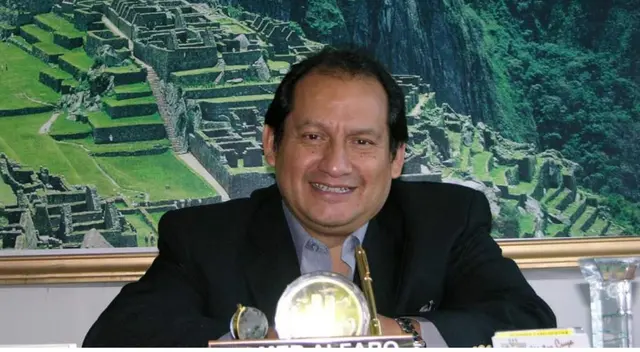 A su llegada, comenzó vendiendo chancaquitas de manjar blanco en Nueva Jersey y, con el tiempo, diversificó sus ingresos ofreciendo servicios de fotografía a inmigrantes.