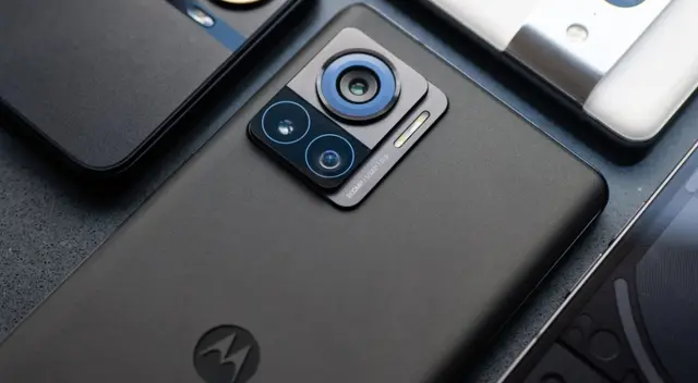 Este Motorola gama alta esta a mitad de precio en 2024. Te sorprenderá por su gran pantalla, buen procesador, cámara poderosa y voluminosa carga rápida. Este Motorola gama alta esta a mitad de precio en 2024. Te sorprenderá por su gran pantalla, buen procesador, cámara poderosa y voluminosa carga rápida.