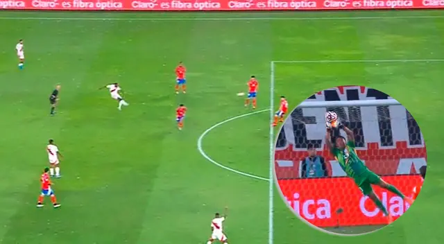 Luis Advíncula casi marca el 1-0 de Perú ante Chile.