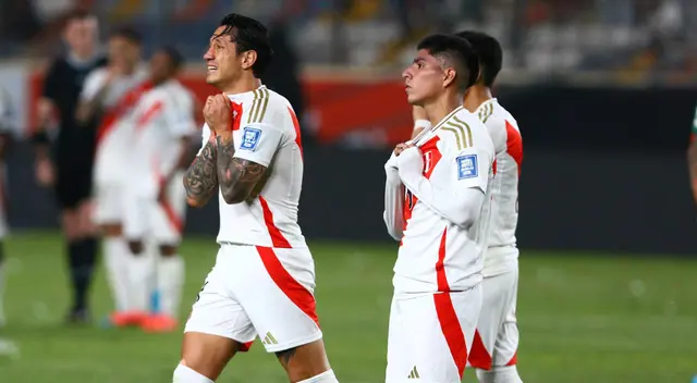 Lapadula se lamenta tras el empate ante Chile en Lima.