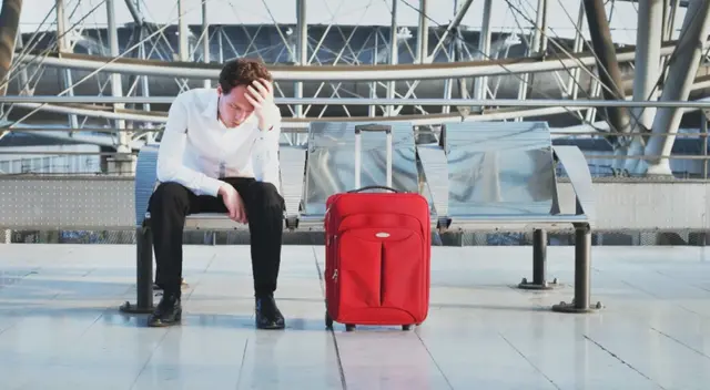 El Departamento de Transporte de EE. UU. aconseja a los viajeros confirmar sus vuelos directamente con la aerolínea y clarifica las opciones de reembolso disponibles en caso de cancelaciones. El Departamento de Transporte de EE. UU. aconseja a los viajeros confirmar sus vuelos directamente con la aerolínea y clarifica las opciones de reembolso disponibles en caso de cancelaciones.