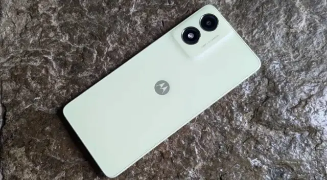 Este Motorola es extremadamente barato, por cuyo precio te llevarás pantalla fluida de 90Hz, batería de 5000mAh y Android 14. Este Motorola es extremadamente barato, por cuyo precio te llevarás pantalla fluida de 90Hz, batería de 5000mAh y Android 14.
