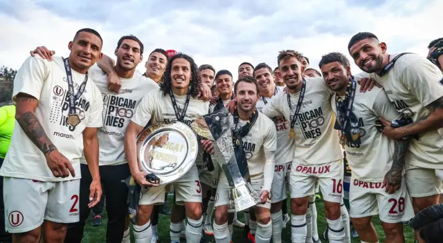 Universitario salió bicampeón en el año de su Centenario Universitario salió bicampeón en el año de su Centenario