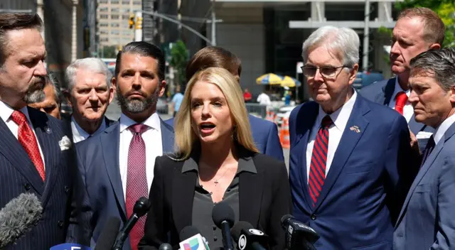 Pam Bondi ha sido elegida nueva secretaria de Justicia por Donald Trump, destacándose como aliada estratégica y litigante defensora de causas conservadoras en su carrera legal. Pam Bondi ha sido elegida nueva secretaria de Justicia por Donald Trump, destacándose como aliada estratégica y litigante defensora de causas conservadoras en su carrera legal.