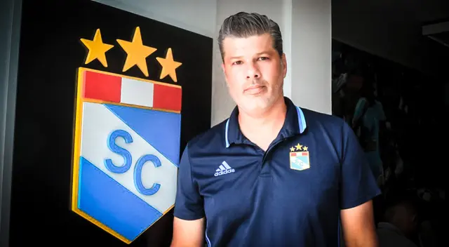 Carlos Benavides fue también gerente general de Sporting Cristal en los títulos del 2012, 2014, 2016 y 2018. Carlos Benavides fue también gerente general de Sporting Cristal en los títulos del 2012, 2014, 2016 y 2018.