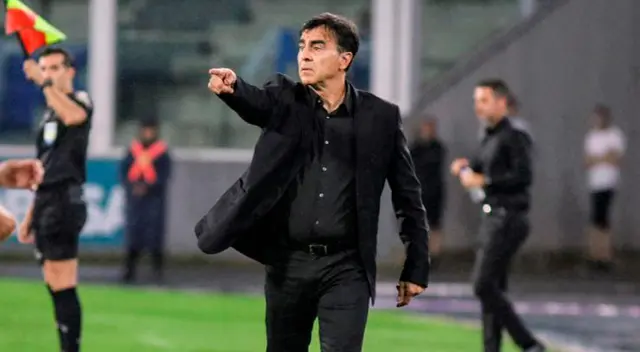 Gustavo Quinteros estuvo cerca de dirigir a Alianza Lima . Gustavo Quinteros estuvo cerca de dirigir a Alianza Lima .