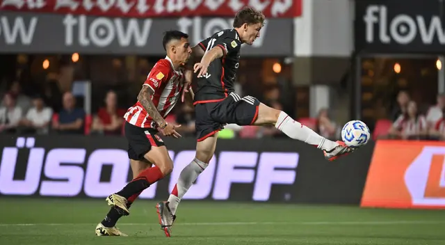 River Plate y Estudiantes jugaron en el Estadio Jorge Luis Hirschi por la Liga Profesional Argentina. River Plate y Estudiantes jugaron en el Estadio Jorge Luis Hirschi por la Liga Profesional Argentina.
