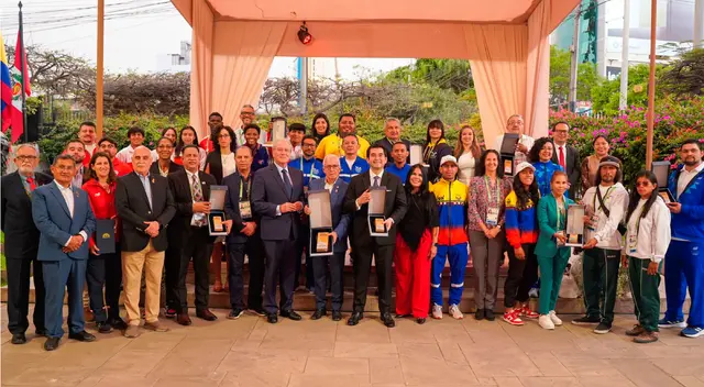 Delegaciones participantes de los Bolivarianos 2024 recibieron reconocimiento del COP.