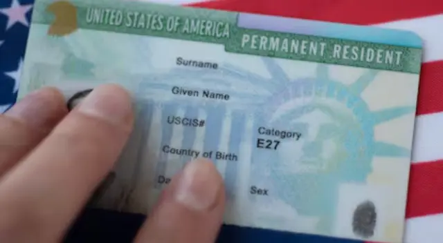 Obtener la Green Card es un paso crucial para los inmigrantes que buscan residir y trabajar en EE. UU. Obtener la Green Card es un paso crucial para los inmigrantes que buscan residir y trabajar en EE. UU.