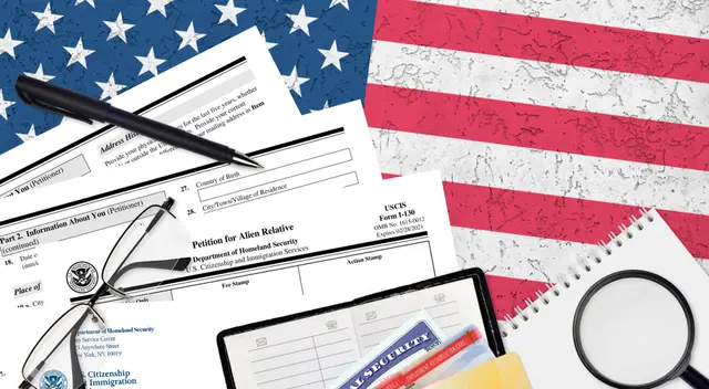 Este documento es esencial para iniciar el proceso de obtención de la Green Card.