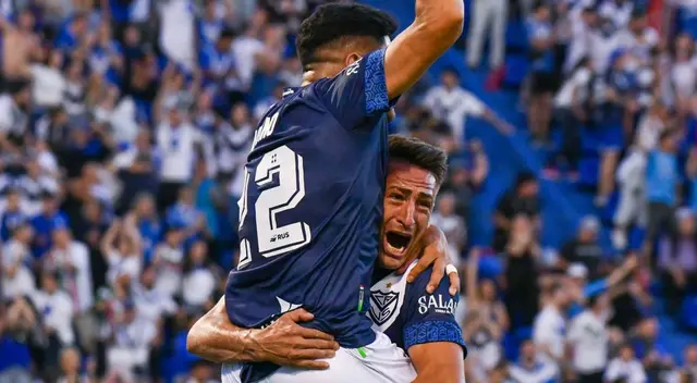 Braian Romero festejando el gol de Aquino en el triunfo sobre Huracán