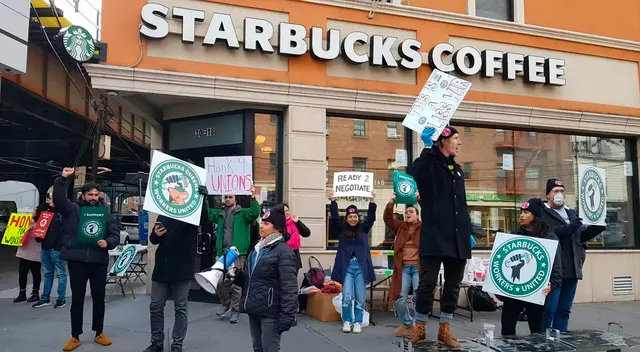 Starbucks afirma que ha realizado más de nueve sesiones de negociación. Starbucks afirma que ha realizado más de nueve sesiones de negociación.