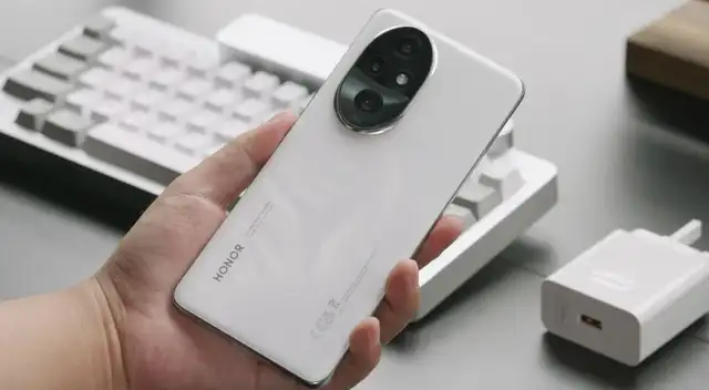 Este gama alta chino te sorprenderá con su precio barato en comparación con la competencia, pero también por su asombrosa ficha técnica. Este gama alta chino te sorprenderá con su precio barato en comparación con la competencia, pero también por su asombrosa ficha técnica.