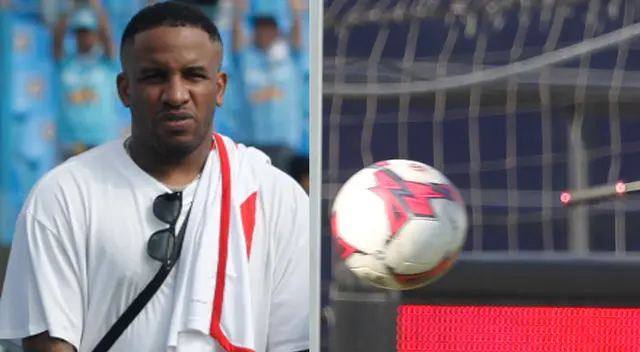 Jefferson Farfán llamó la atención de sus seguidores en redes sociales. Jefferson Farfán llamó la atención de sus seguidores en redes sociales.