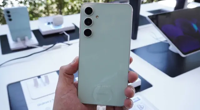 Conoce la increíble ficha técnica del Galaxy S24FE, el gama alta de Samsung que supera al iPhone 16. Conoce la increíble ficha técnica del Galaxy S24FE, el gama alta de Samsung que supera al iPhone 16.
