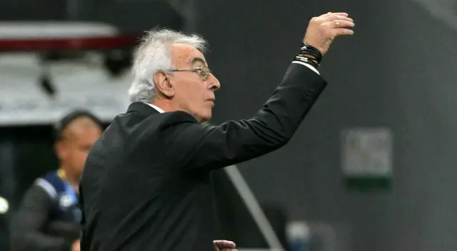 En la FPF habrían encontrado al reemplazo de Jorge Fossati. En la FPF habrían encontrado al reemplazo de Jorge Fossati.