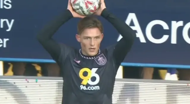Oliver Sonne debutó con el Burnley en la FA Cup y jugó casi todo el partido contra Reading. Oliver Sonne debutó con el Burnley en la FA Cup y jugó casi todo el partido contra Reading.