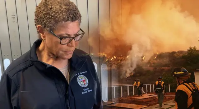 Alcaldesa de Los Ángeles, Karen Bass, rechaza apoyo de Nueva York. Alcaldesa de Los Ángeles, Karen Bass, rechaza apoyo de Nueva York.