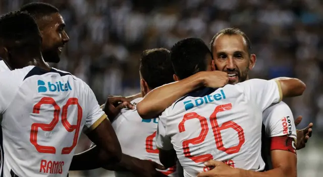 Hernán Barcos le dio la bienvenida a Pablo Ceppelini en Alianza Lima Hernán Barcos le dio la bienvenida a Pablo Ceppelini en Alianza Lima