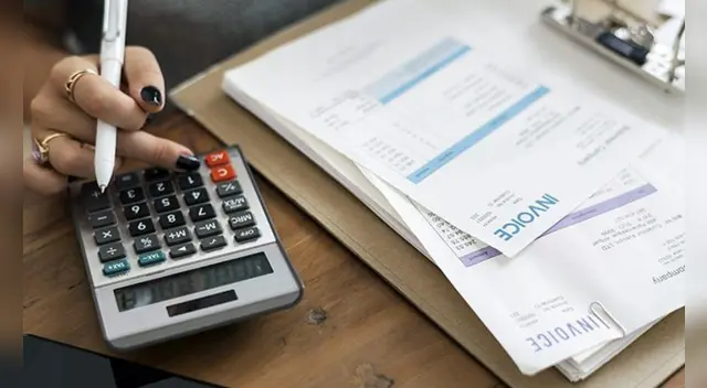 A través del factoring, las PYMES pueden vender sus cuentas por cobrar a entidades financieras, logrando financiamiento rápido y sin necesidad de ofrecer garantías. Esta solución les permite expandir operaciones sin riesgos de sobreendeudamiento. A través del factoring, las PYMES pueden vender sus cuentas por cobrar a entidades financieras, logrando financiamiento rápido y sin necesidad de ofrecer garantías. Esta solución les permite expandir operaciones sin riesgos de sobreendeudamiento.