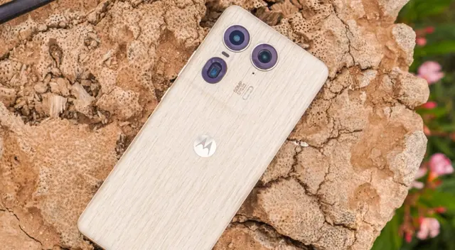 Este Motorola gama alta cuesta menos que un Samsung y Apple del mismo segmento. AQUÍ conocerás todas sus bondades. Este Motorola gama alta cuesta menos que un Samsung y Apple del mismo segmento. AQUÍ conocerás todas sus bondades.