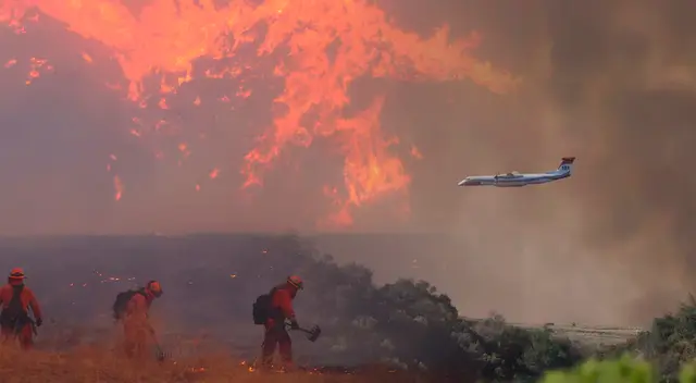 Las autoridades han emitido órdenes de evacuación ya que el incendio afectó a más de 19,000 residentes ante el avance veloz del fuego Las autoridades han emitido órdenes de evacuación ya que el incendio afectó a más de 19,000 residentes ante el avance veloz del fuego