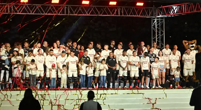 Universitario realizó la presentación de su plantel en la Noche Crema 2025. Universitario realizó la presentación de su plantel en la Noche Crema 2025.
