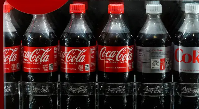 Coca-Cola confirma retiro masivo en Europa.
