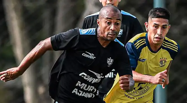 Futbolista de 35 años sigue vigente en el fútbol peruano al estampar firma con bicampeón peruano.