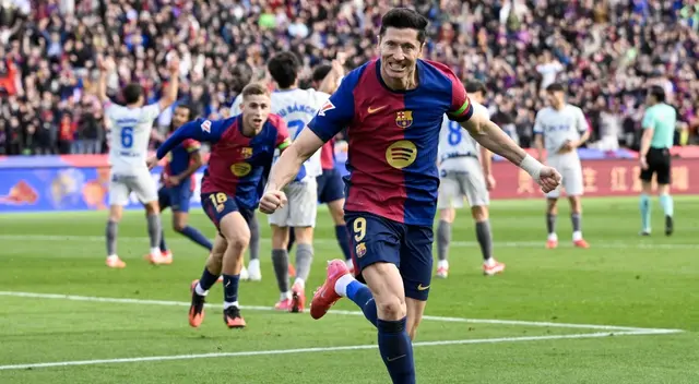 Lewandowski le dio el triunfo al Barcelona contra el Alavés.