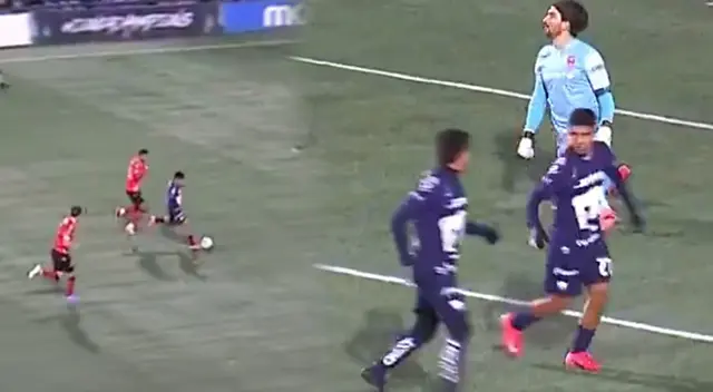 Piero Quispe se luce en jugada clave para gol de Pumas.