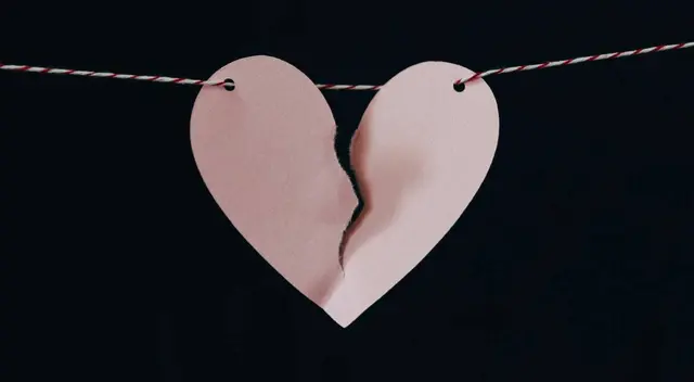 Muchos creen que este día es una respuesta a San Valentín. Aquí se celebra el desamor y esos que tienen CRUSH, pero lo llevan en secreto. Muchos creen que este día es una respuesta a San Valentín. Aquí se celebra el desamor y esos que tienen CRUSH, pero lo llevan en secreto.