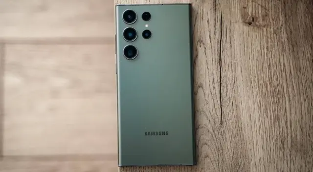 Este gama alta de Samsung sigue vigente en 2025 con su ficha técnica, procesador gamer, enorme pantalla y renovadas funciones de inteligencia artificial. Este gama alta de Samsung sigue vigente en 2025 con su ficha técnica, procesador gamer, enorme pantalla y renovadas funciones de inteligencia artificial.