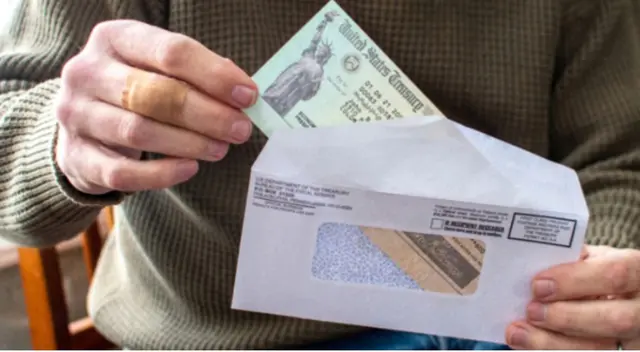 Estas personas cobrarán 5.400 dólares en Estados Unidos. Estas personas cobrarán 5.400 dólares en Estados Unidos.