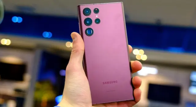Este Samsung,  pese a sus años, se sigue sintiendo premium en las manos, pero con un precio muy reducido en nuestros días.