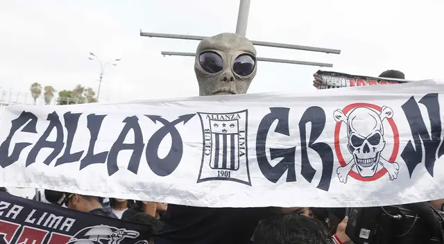 La hinchada se hizo presente con sus distintivos