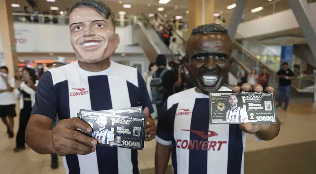 Hinchas disfrazados de Guerrero y Farfán