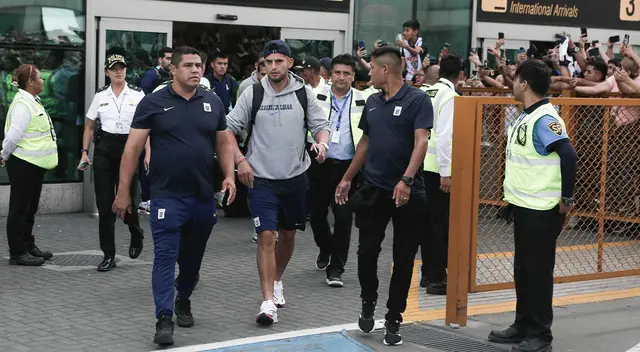 Llegada de Carlos Zambrano luego de eliminar a su ex equipo