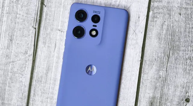 El celular Motorola de gama media perfecta para regalar a alguien especial.