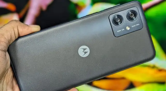 Este celular de gama media destaca entre la competencia por su precio, por el cual llevas a casa un equipo todo terreno.